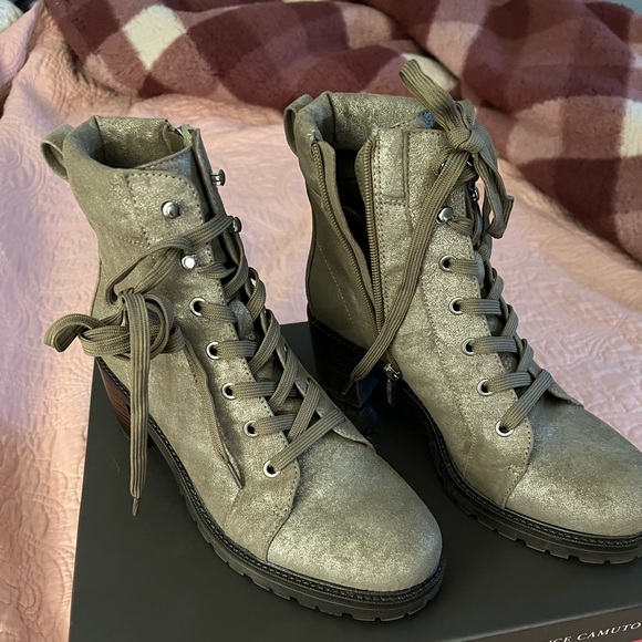 Super stylish, trendy, hiker boot. - Picture 1 of 5